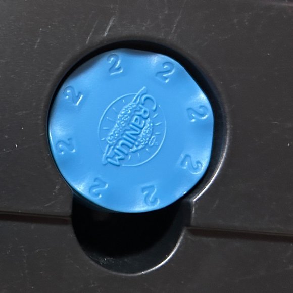 Cranium 2005 Edition Whoonu  Game in Original Tin Container - Picture 8 of 12